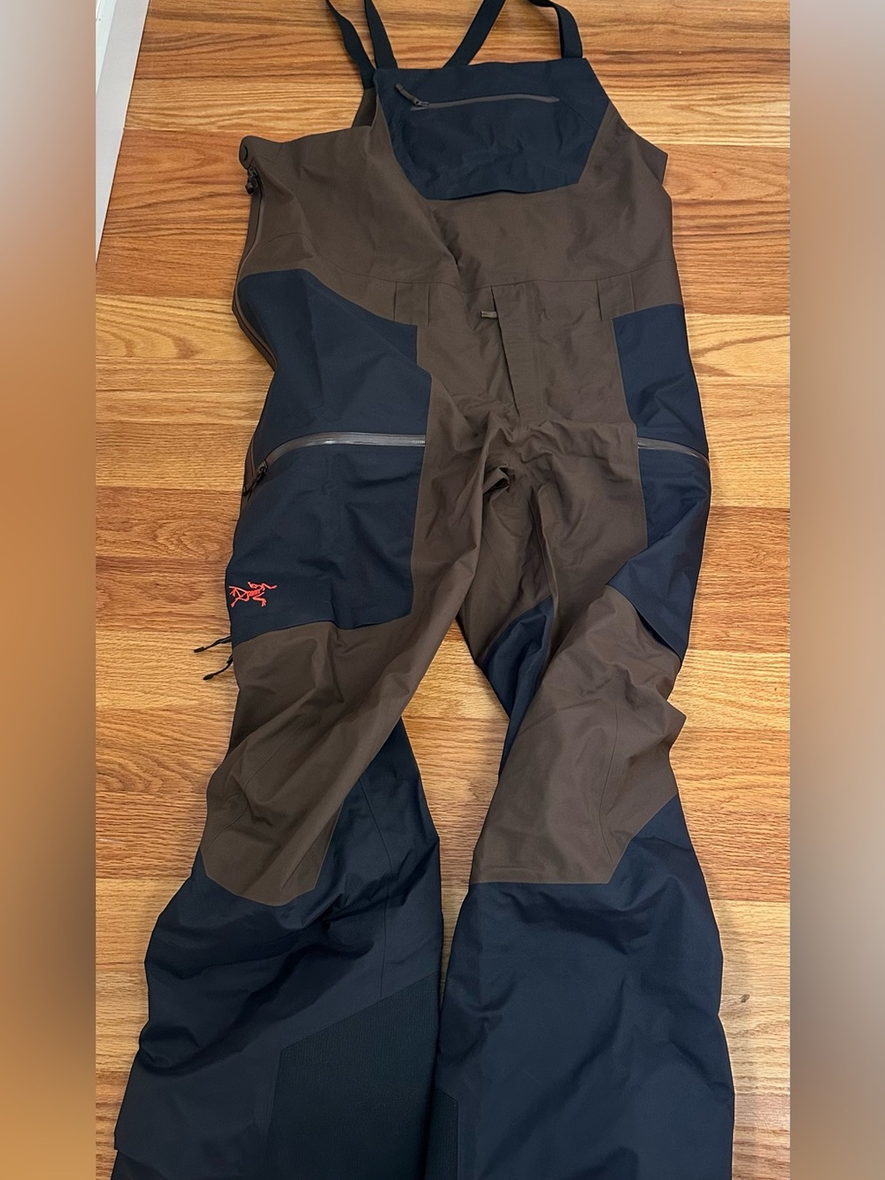 New Arcteryx Sabre bibs pants Men’s Large Goretex